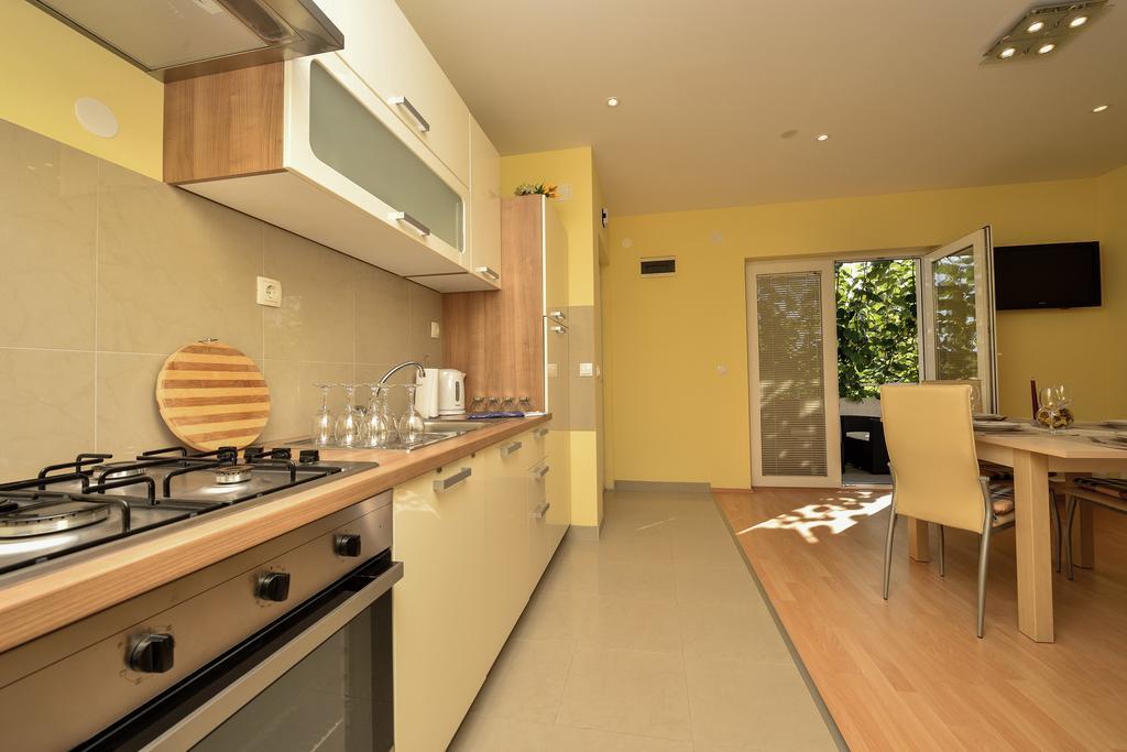 Apartments Mate Turanj Exterior foto